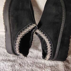 Women's Black Slip-On Shoes